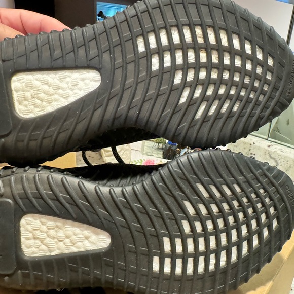 Yeezy shoes never worn as you can tell by the bottom of the shoe pics. size 5 - Picture 4 of 8